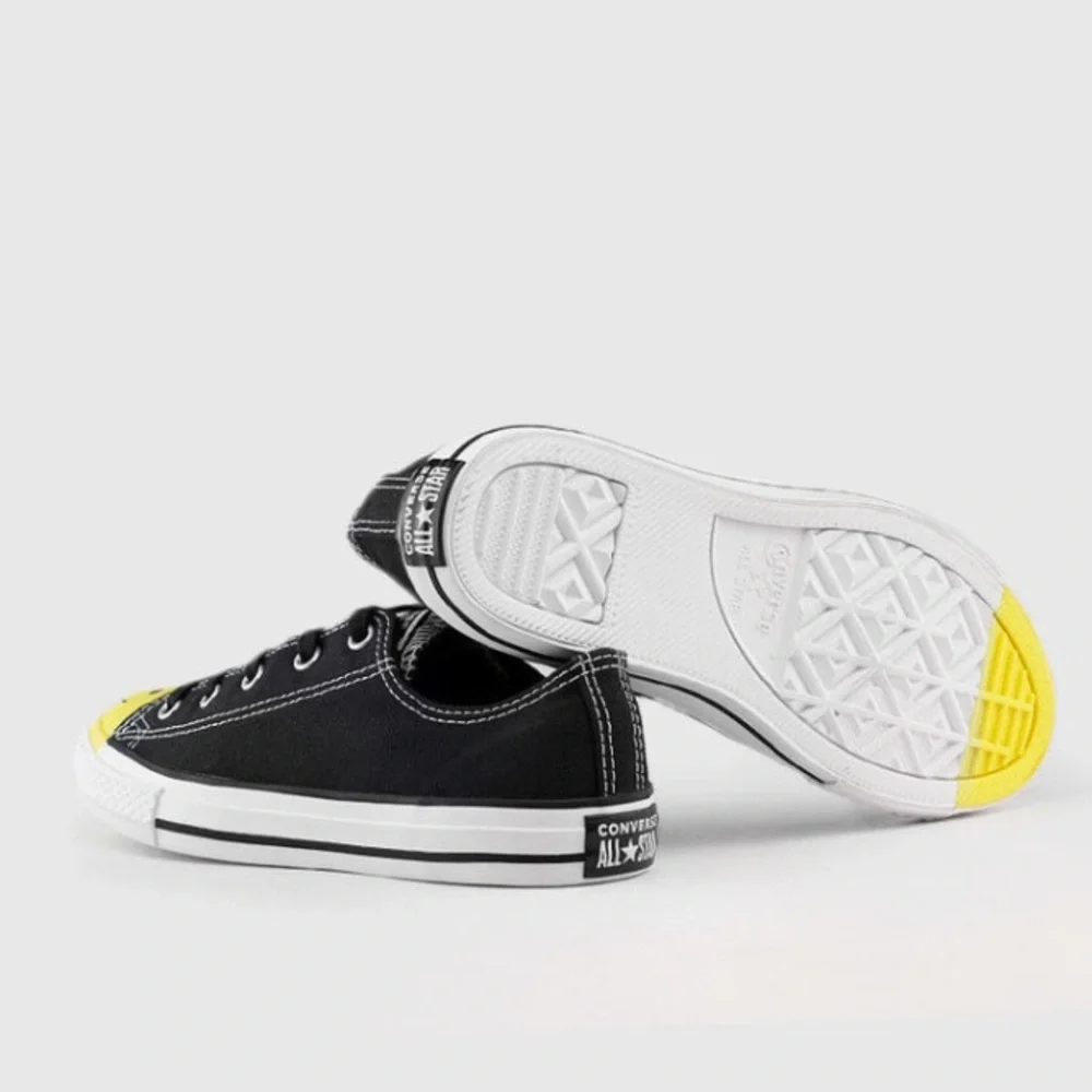 Converse Chuck Taylor All Star Low 'Smiley Face - Black' 665707C big kids US 4 - Picture 2 of 13